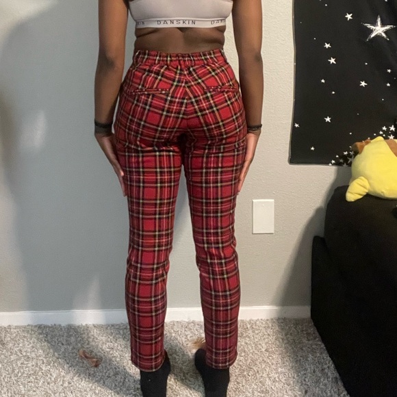 Hot Topic Red Plaid Ankle Cropped Pants - Picture 2 of 3